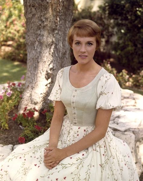 Julie Andrews As Maria Von Trapp Sound Of Music Julie Andrews Sound