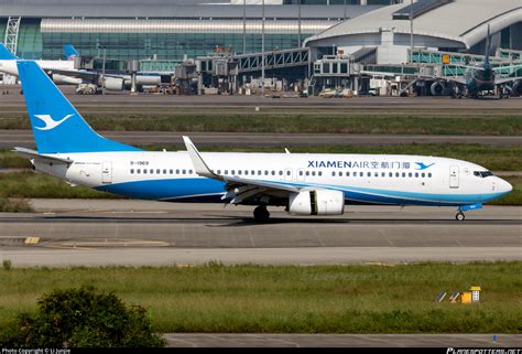 B 1969 Xiamen Airlines Boeing 737 85C WL Photo By Li Junjie ID