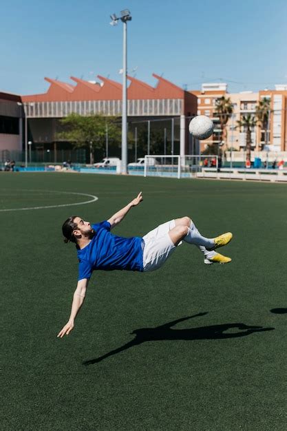 Free Photo | Football player doing bicycle kick