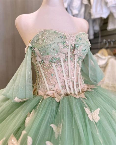 Pin By Isabel Draiman On Bustier Y Croptop Xv A Os Quinceanera Themes