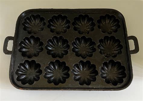 Cast Iron Turks Head Gem Pan 12 Muffins Collectable Cast Iron Gate