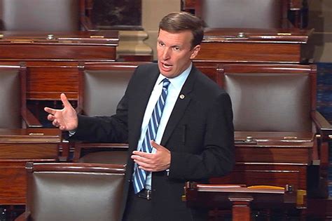 A round of applause for Chris Murphy: The Connecticut senator brilliantly filibusters to end ...