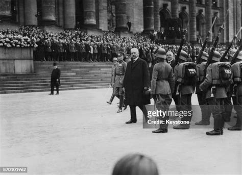 200 Von Hindenburg Reich President Stock Photos High Res Pictures And