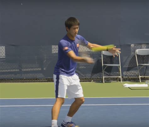 錦織圭のフォアボレー（右から見た） ボレーのイメージトレーニング