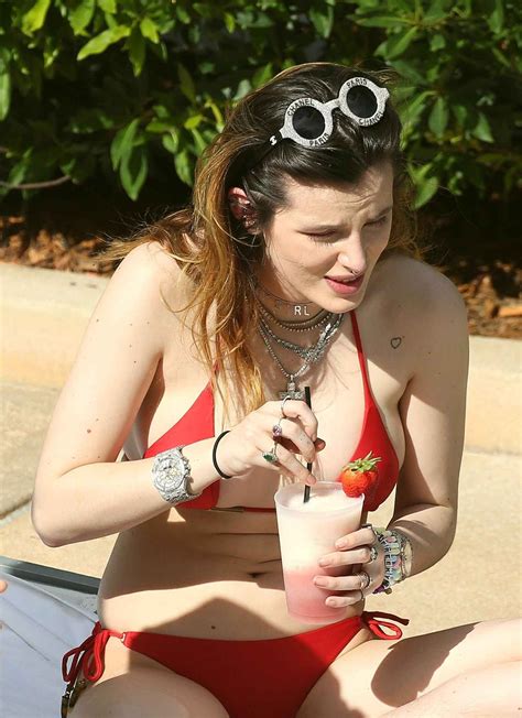 Bella Thorne Dans Un Bikini Rouge Olympine