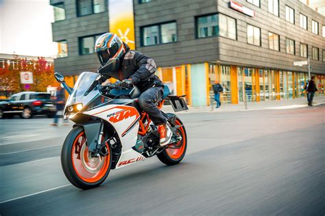 Motorrad Vergleich Honda Cbr R Vs Ktm Rc