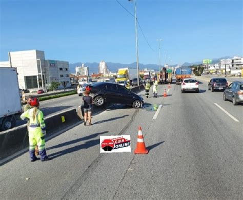 Acidente Entre Carro E Caminh O Na Br Em Palho A