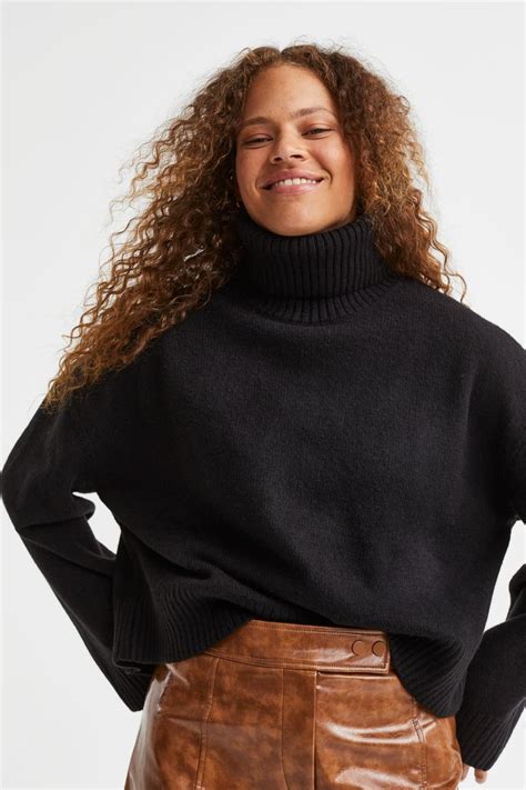 Fashion 15 Outfits That Will Actually Make Your Basic Black Turtleneck Look Cool Ylvbtf