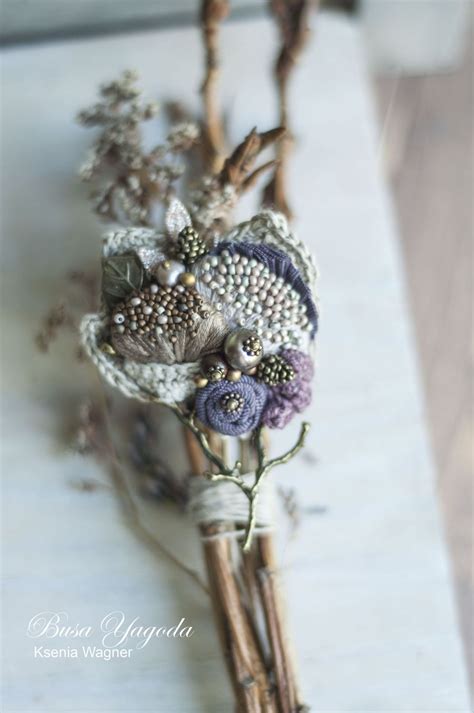 Брошь 'Деревце' | Bead embroidery jewelry, Textile jewelry, Embroidery ...