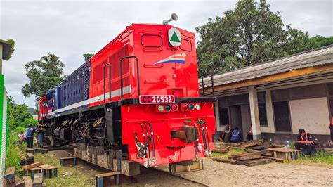 PROSES PENURUNAN LOKOMOTIF CC 205 32 DARI AMERIKA SERIKAT DI PIDADA