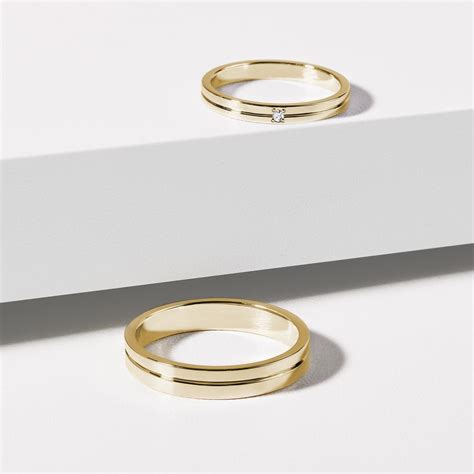 Grooved Yellow Gold Wedding Band Set | KLENOTA