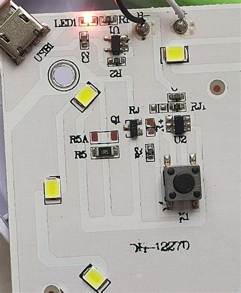 拆個09元的無級調光充電式led燈，看看電路板如何設計的？ 每日頭條