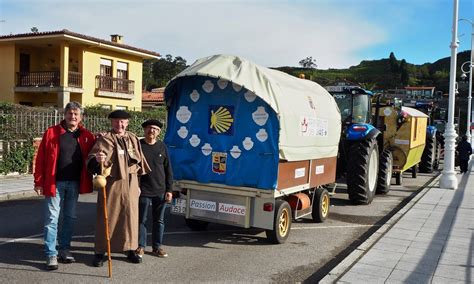 Por El Camino De Santiago En Tractor Con Parada Y Fonda En Ribadesella