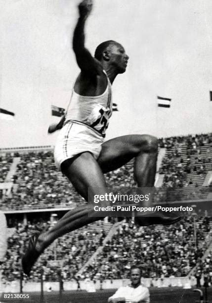 336 Jesse Owens 1936 Olympics Photos & High Res Pictures - Getty Images