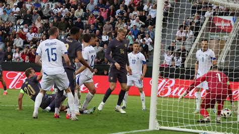 Dzenis Burnic Sammelt Erste Minuten In Der Nationalmannschaft