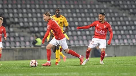 Football Rodez Remporte Le Choc Régional Face à Nîmes 1 0