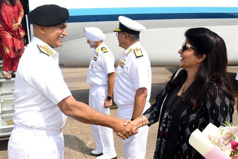 Cns Admiral R Hari Kumar Reviews Enc Operations In Visakhapatnam