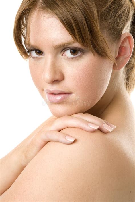 El Brunette Sonriente Mira Sobre Su Hombro Foto De Archivo Imagen De Mirando Hombro