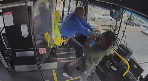 Un hombre ataca al chofer de un autobús en Oklahoma el bus pierde el