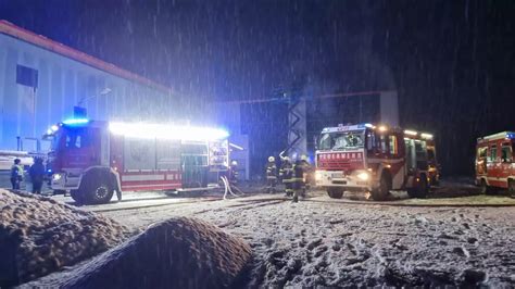 Großeinsatz bei Lagerhallenbrand Ursache geklärt 5 Minuten