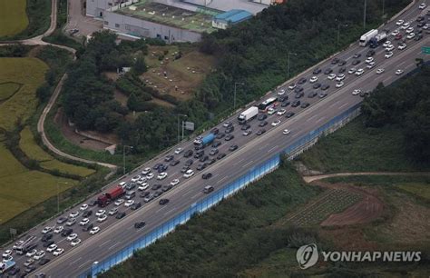 추석 늦은 귀성행렬에 고속도로 정체 극심서울→부산 소요시간 7시간 20분 김명수 기자 톱스타뉴스