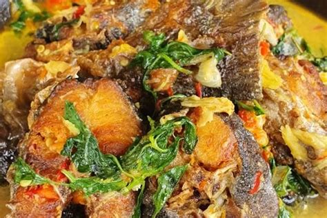 Resep Mangut Ikan Nila Dengan Bumbu Yang Pedas Disajikan Dengan Nasi