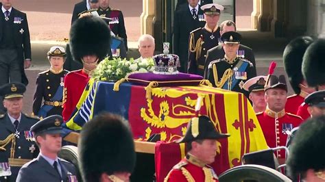 Le cercueil d Elizabeth II a quitté Buckingham Palace Vidéo Dailymotion