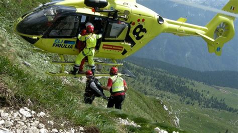 Escursionisti Soccorsi A Pieve Di Cadore Dall Elicottero Del