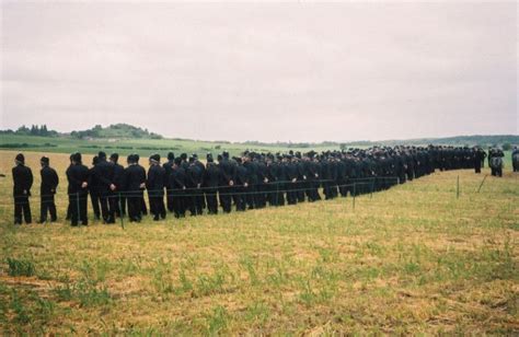 Jeremy Deller - Battle of Orgreave | Jeremy deller, Photo slideshow ...