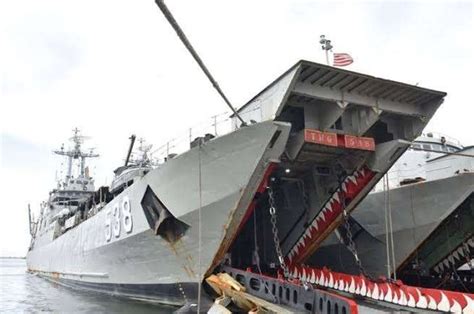 Kapal Perang Tni Al Kri Teluk Hading Terbakar Di Perairan Selayar