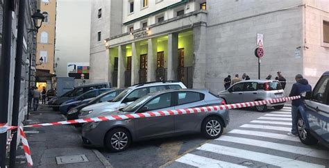 Due Poliziotti Sono Stati Uccisi In Questura A Trieste Il Post