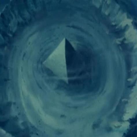 Two Giant Underwater Crystal Pyramids Discovered In The Centre Of The Bermuda Triangle Video