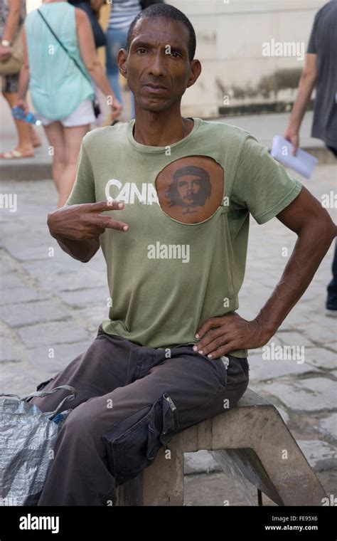 man with tattoo of che guevara on his chest,streets of havana Stock ...