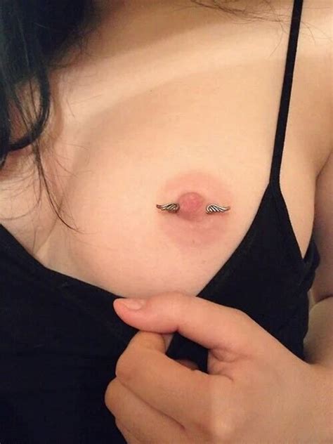 Peitinhos Lindos Piercing No Mamilo Peitos Maravilhosos Nudelas