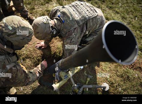 M252a1 81mm mortar hi-res stock photography and images - Alamy