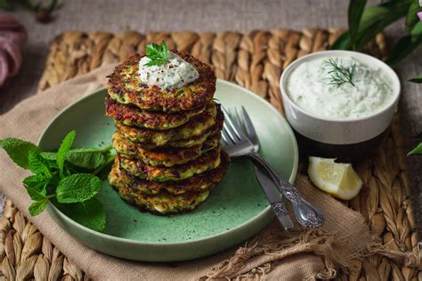 Grčki popečci od tikvica i feta sira s tzatzikijem Food and Mood