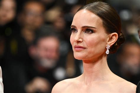 Natalie Portman Says That Men And Women Are Expected To Behave