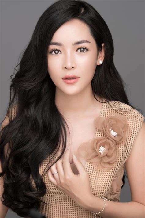 Hot girl PTTM Vũ Thanh Quỳnh trông như thế nào sau 3 năm dao kéo