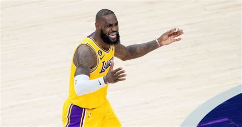 Nba Twitter Shares Lebron James Memes After Lakers Fail To Trade For