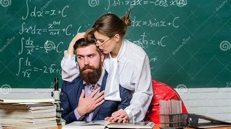 Xvideos Aluna E Professor - Professor E Aluno Flertando. Provocação Sexual. Provocar Desejo Sexual ...