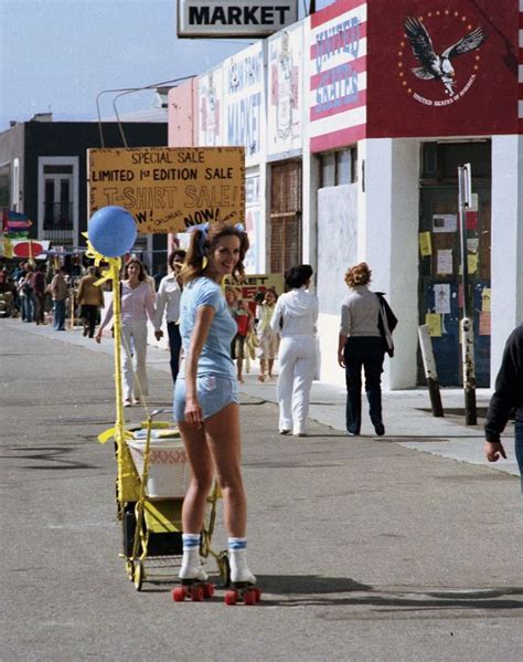 41 Amazing Photos That Capture Rollerskates At Venice Beach Los