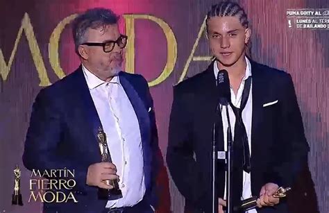 Valentino López se emocionó al recibir un premio para Wanda Nara Sos