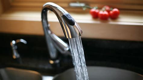 Kitchen Faucet Stuck On Spray Mode Causes And Solutions Faucet Fam