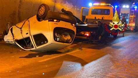 Brutto Incidente In Autostrada Un Auto Si Ribalta Sulla Messina