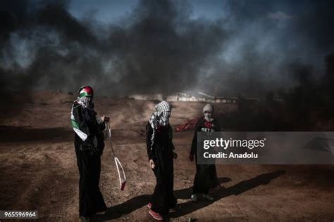 Throwing Sling Photos And Premium High Res Pictures Getty Images