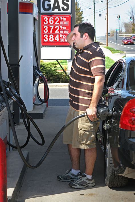 Saving Money At The Gas Pump This Summer Gas Prices Gas Pumps Gas