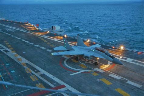 First Indian MiG-29 Fighter Jet Lands on Vikramaditya ~ GreenStylo