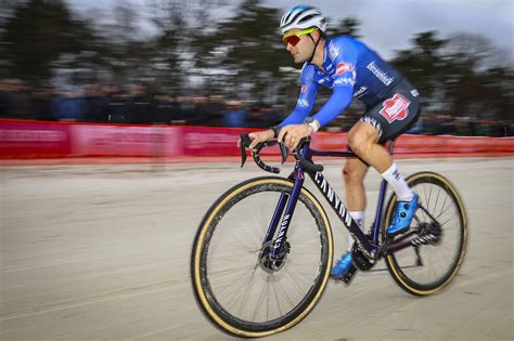 Giro Dei Paesi Baschi Hermans Vince La 3a Tappa Superando Al