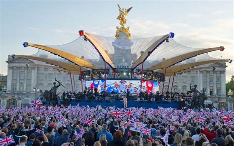 The Queen's Diamond Jubilee: the Buckingham Palace concert | Buckingham ...