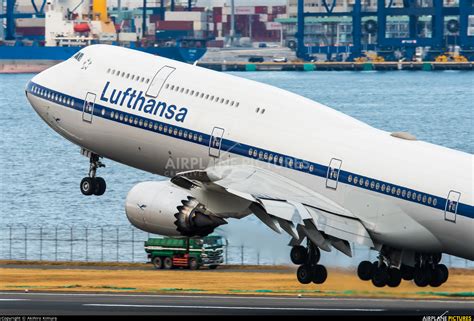 D Abyt Lufthansa Boeing At Tokyo Haneda Intl Photo Id